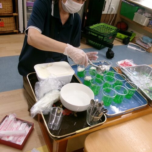 ゼリーのおすそ分け（パンダルーム）
